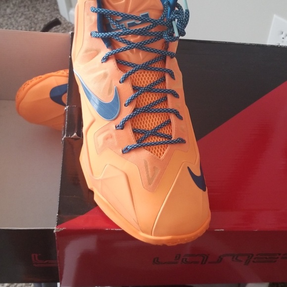 Shoes - Picture 3 of 4